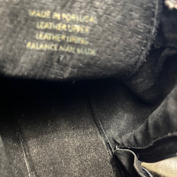 Le Chateau patent leather ankle boots. - Picture 5 of 5